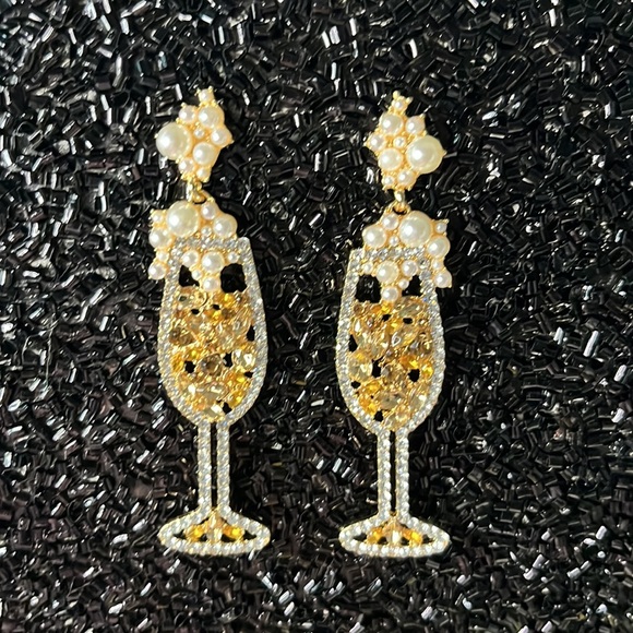 Champagne Taste for Pierced Ears Only - Picture 4 of 15